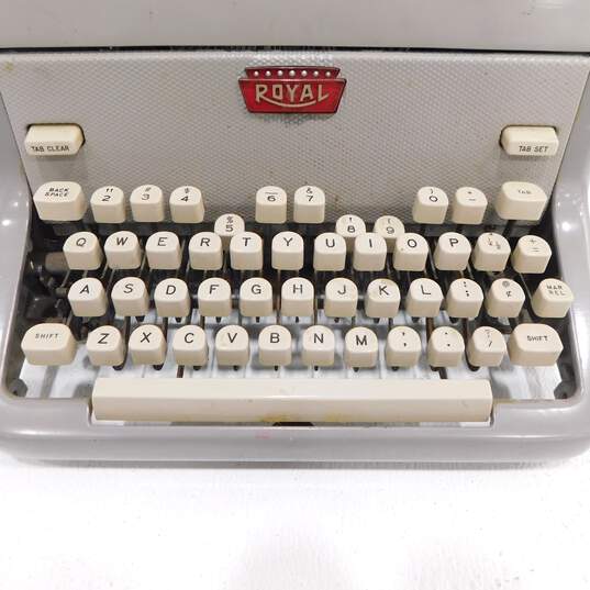 VNTG Royal Brand Metal Gray Manual Typewriter image number 5