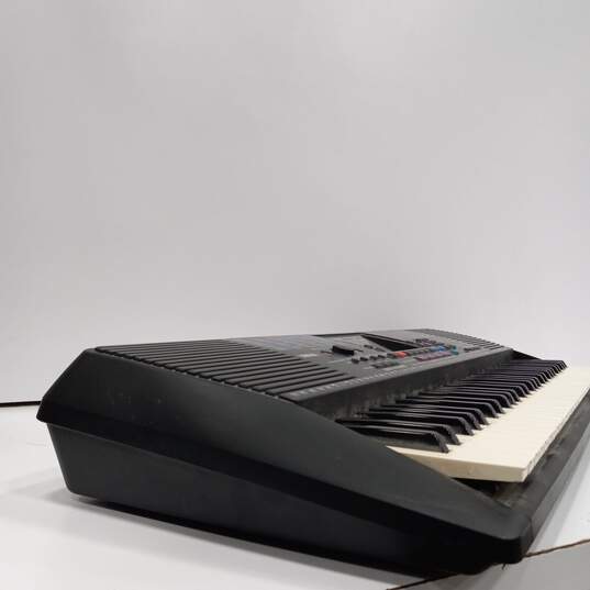 Yamaha Portatone PSR-220 Electronic Keyboard image number 6