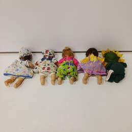 Bundle of Five Assorted Gi-Go Dolls alternative image