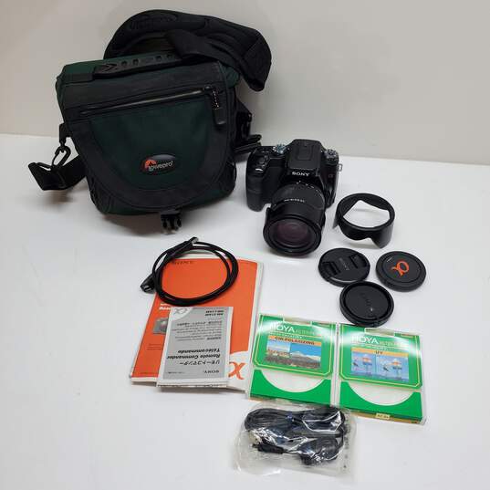 Sony DSLR A100 Digital Camera with DT 18-200mm F/3.5-6.3 Lens Battery Charger Bag & Manual image number 1