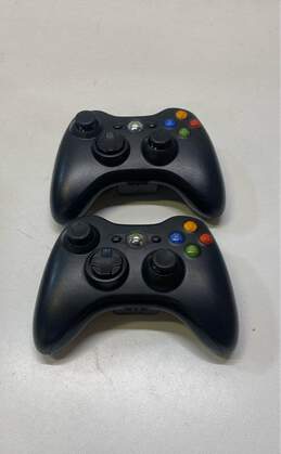 Microsoft Xbox 360 controllers - Lot of 2, black