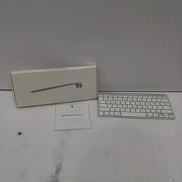 Apple White Wireless Keyboard IOB