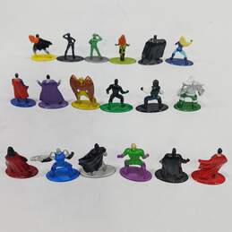 Lot of 18 Jada Toys DC Metal Miniature Figurines alternative image