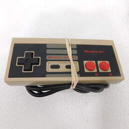 20 Nintendo NES Controllers alternative image