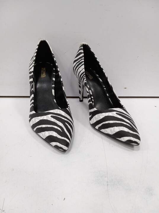 Women's Black & White Zibra Print Michael Kors PV21B Shoes Size 7 1/2 image number 1