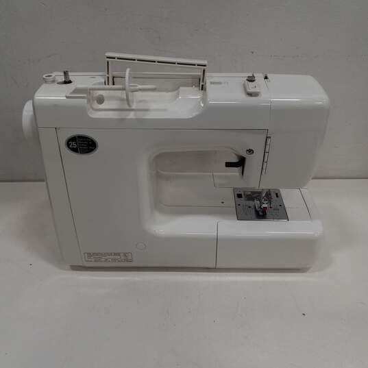 Kenmore 385 17826 Sewing Machine image number 3