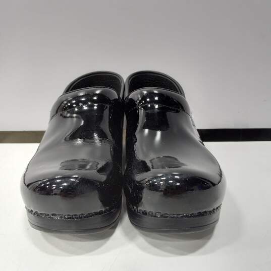 Dansko Women's Black Clogs Size 39/8.5 US image number 1