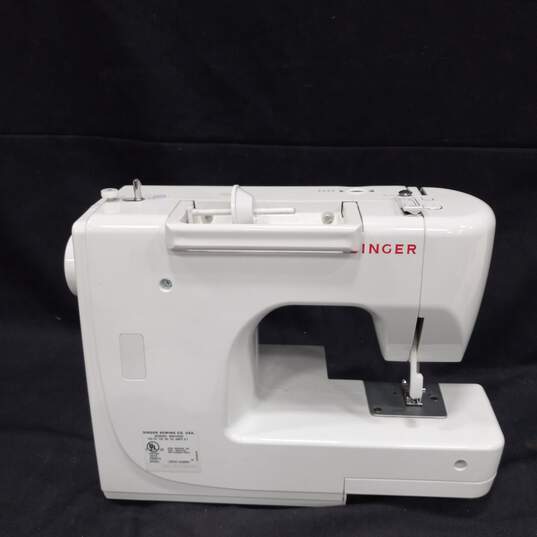 Singer Sewing Machine Model 50T8 E99670 image number 4
