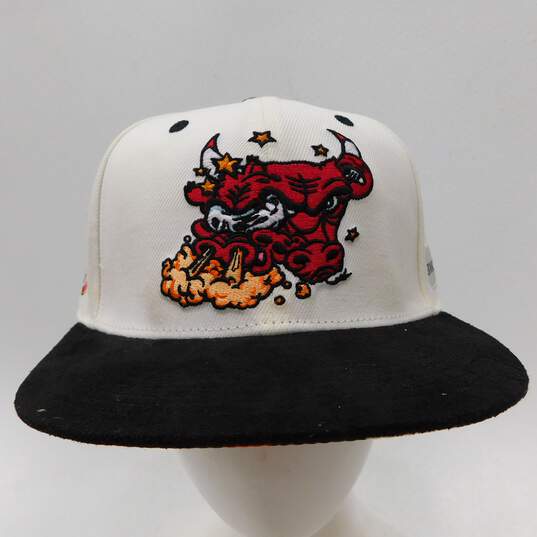 Chicago Bulls BMO Snapback Hat Artist Cap Series Antonio Aiinscough image number 1