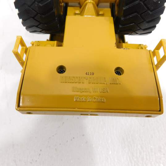 Norscot Caterpillar Cat 992G Wheel Loader 1:50 Scale DieCast image number 5