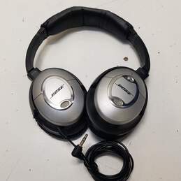 Bundle of 3 Bose Headphones with Cases alternative image