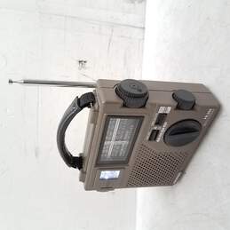 VTG. Grundig FR-200 AM/FM/SW1/SW2 Radio Flashlight Battery Hand Crank w/ Case *Powers On P/R+ alternative image