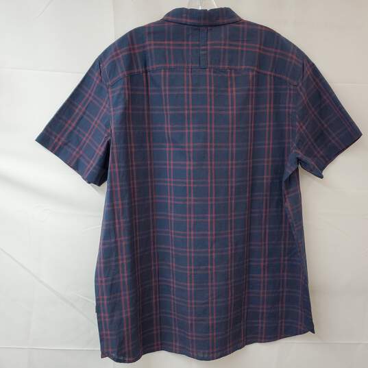 The North Face Navy/Red Plaid Short Sleeve Button Up Shirt Men's XL image number 2