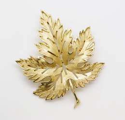 Vintage Crown Trifari Gold Tone Maple Leaf Brooch 15.2g