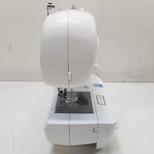 Brother Sewing Machine XL-2600i image number 3