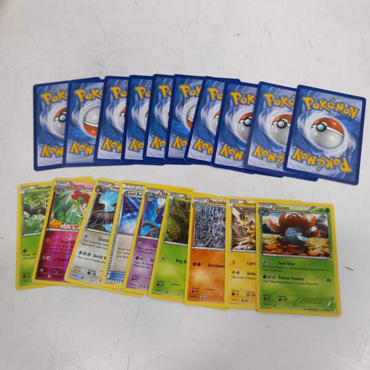 Pokemon Trading Cards in 2  Lunch Boxes image number 3