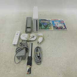 Nintendo Wii w/ 2 Games