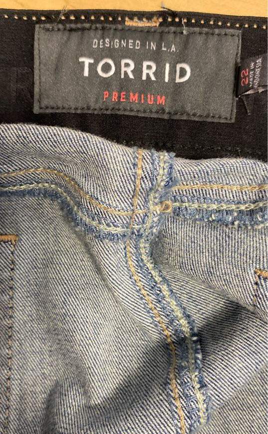 NWT Torrid Premium Womens Blue Bombshell Skinny Denim Jean Shorts Size 22 image number 4