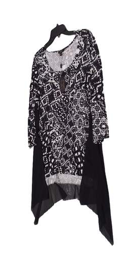 NWT Womens Black White Geometric 3/4 Sleeve Asymmetric Hem Tunic Top Sz XL alternative image