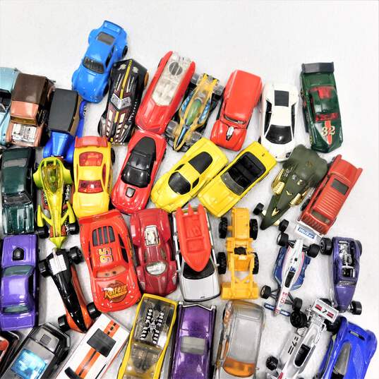 Lot of 75 Assorted Die Cast Toy Cars Matchbox Hot Wheels Maisto + image number 3