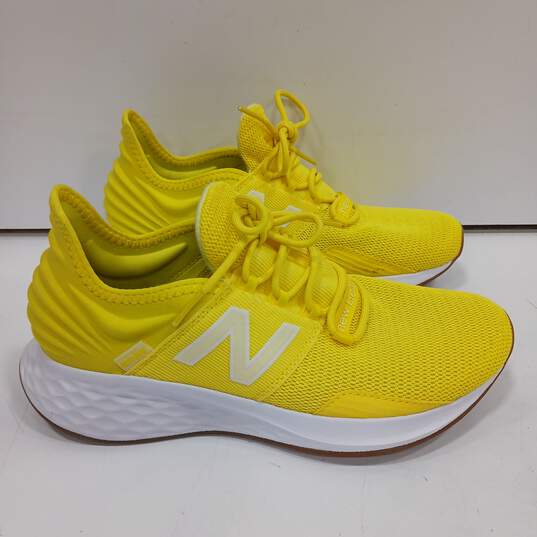 Women's New Balance WR0AVJC Yellow Shoes Sz 7.5 image number 3