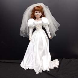 Erika Porcelain Bride Doll In Box 62/750 alternative image