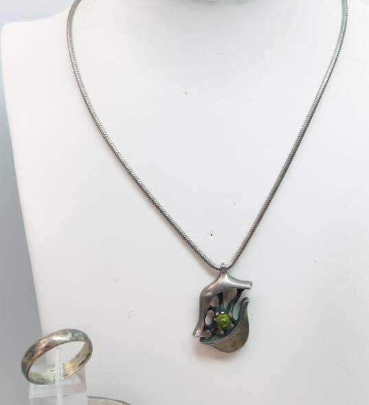 Taxco & Artisan 925 Peridot Cabochon Abstract Brutalist Pendant Snake Chain Necklace & Band Ring 20.6g image number 1