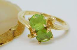 14K Gold Faceted Peridot Stones Scrolled Bypass Ring 3.6g