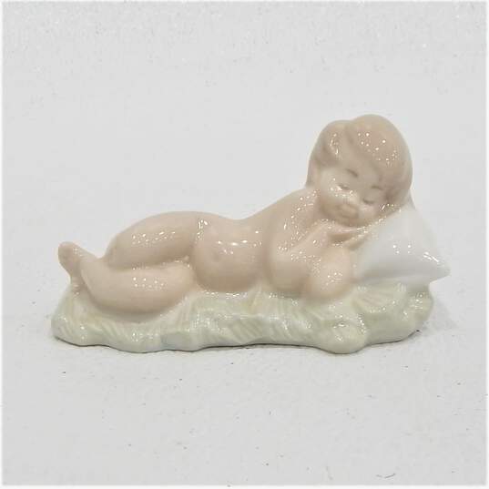 Lladro 4670 Nativity Sleeping Baby Jesus Porcelain Figurine image number 1