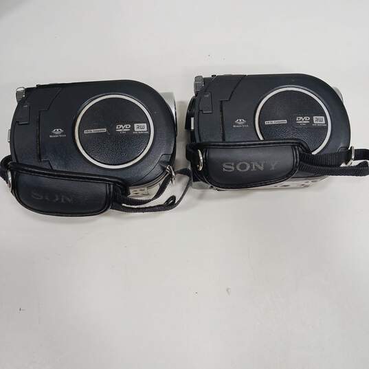 Pair Of Sony Hybrid DCR-DVD650 Handy Cameras In Carrying Case image number 3