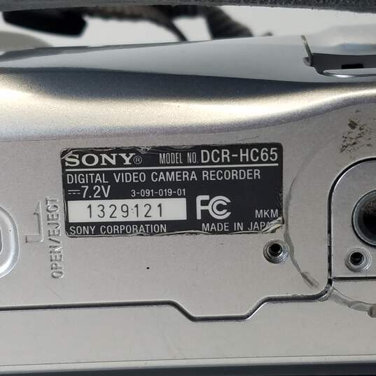Sony Handycam DCR-HC65 MiniDV Camcorder FOR PARTS OR REPAIR image number 8
