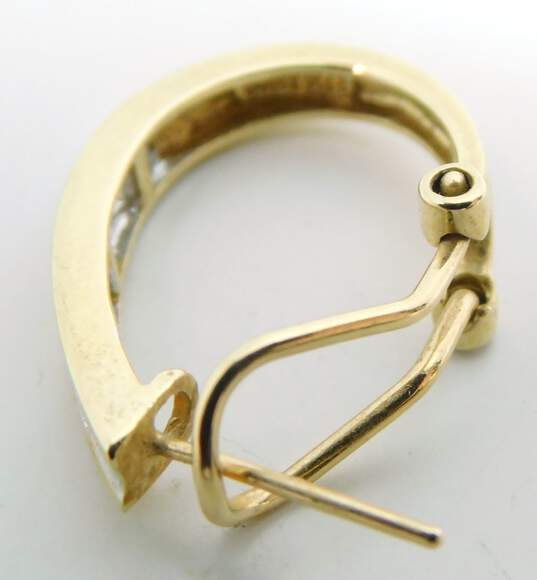 14K Gold 0.18 CTTW Diamond Single Hoop Earring 1.8g image number 2