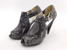 Michael Kors Gray/Black Leather Snakeskin Design High Heels Size 6.5