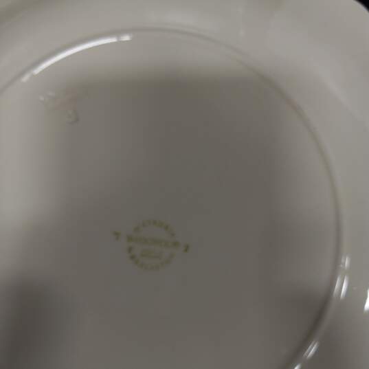 Wedgwood Edme Nautilus Shell 9" Plates and Teacups image number 2