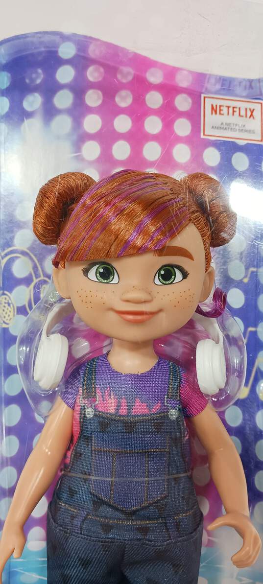 Mattel Netflix's Karma's World Switch Stein Doll in Packaging image number 3