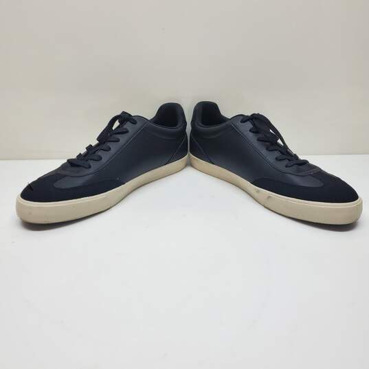 Guess Classic Black Low Top Sneakers Men's Size 13 image number 3