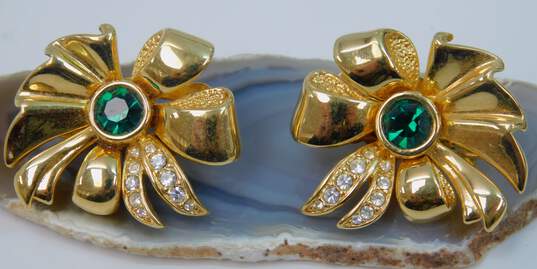 Vintage Swarovski S.A.L. Gold Tone Green & Clear Crystal Bow Clip Earrings 15.7g image number 4