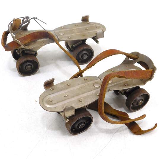 Vintage  Lot of 3 Pair Metal Roller Skates Adjustable  W/ Skate Key image number 3