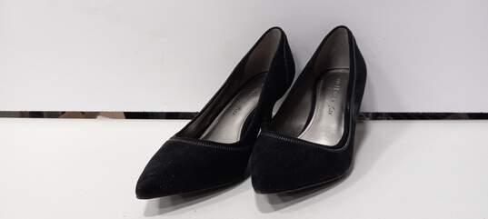 AK Anne Klein iflex Black And Silver Pointed Toe Heels Size 9.5M image number 1