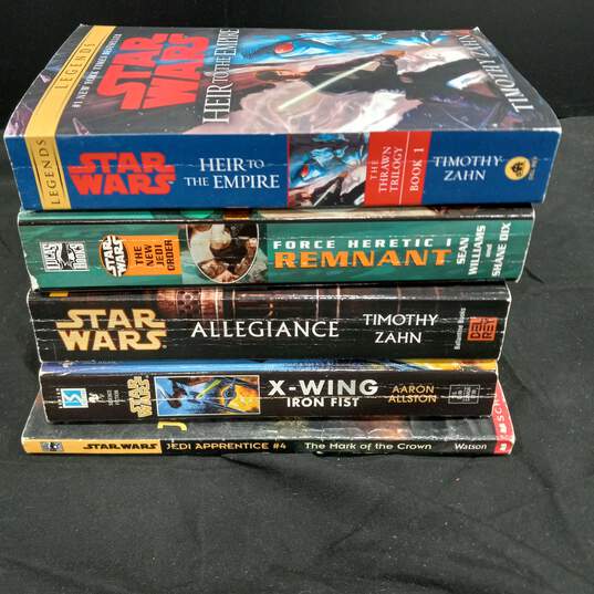 5pc Bundle of Assorted Softcover Star Wars Books image number 1