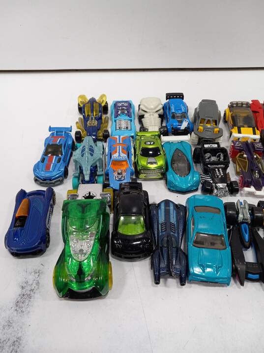 Lot Of Hot Wheels Toy Cars image number 3