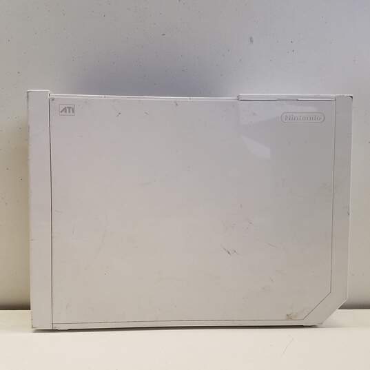 Nintendo Wii Console For Parts or Repair image number 4