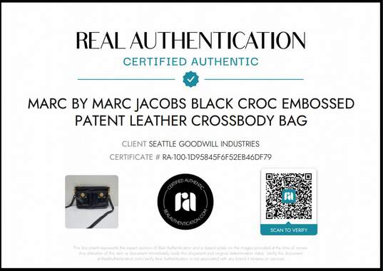 Marc by Marc Jacobs Black Croc Embossed Patent Leather Crossbody Bag AUTHENTICATED image number 6