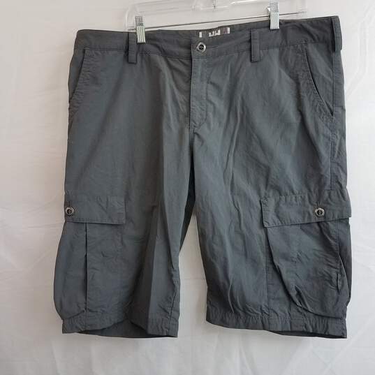 Men's Helly Hansen gray cargo shorts size 38 image number 1