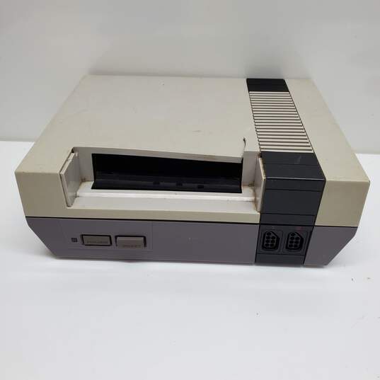 Vintage Nintendo Entertainment System NES-001 Video Game Console Untested image number 2