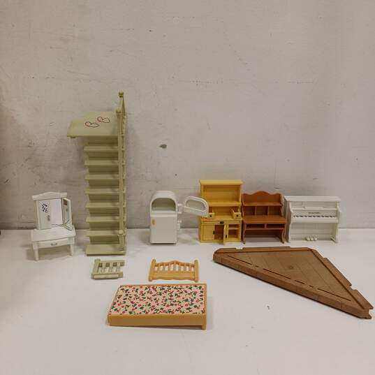 Calico Critters Doll House and Furniture w/ Accessories image number 2