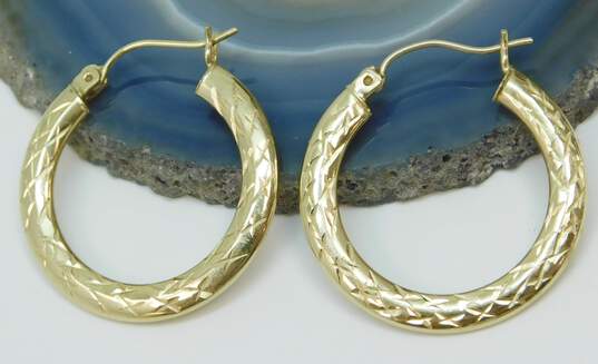 14k Yellow Gold Etched Hoop Earrings 1.5g image number 4