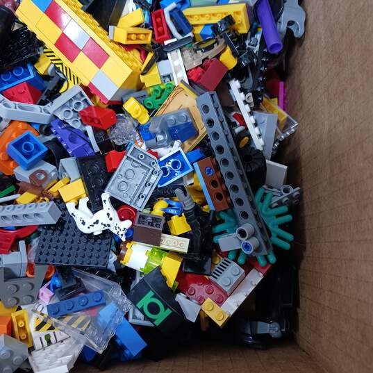 10.6 Lot of Assorted Lego Building Blocks and Pieces image number 5