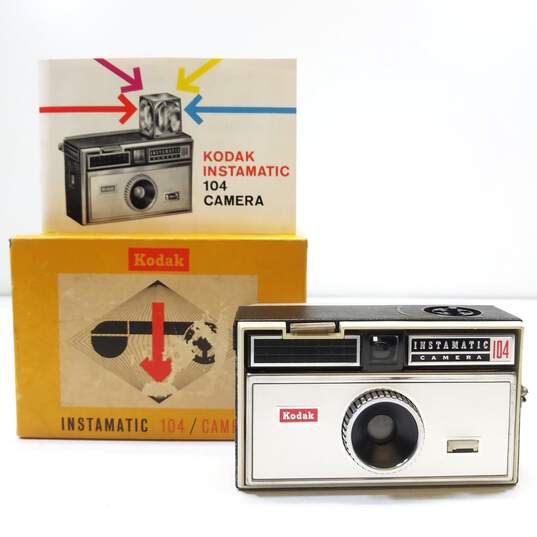 Lot of 4 Assorted Vintage Instamatic Cameras image number 4