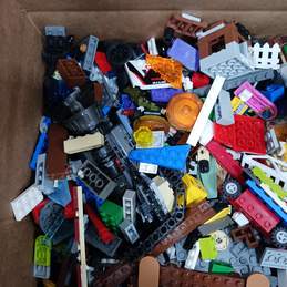 7.7 lbs. of Assorted LEGO Building Blocks alternative image